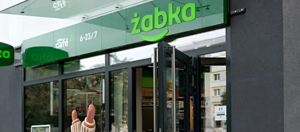 Ile zarabia pracownik Żabki? Zaskakujące różnice w wynagrodzeniu