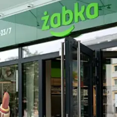 Ile zarabia pracownik Żabki? Zaskakujące różnice w wynagrodzeniu