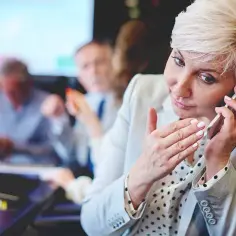 Czy windykacja ma prawo dzwonić do pracy? Poznaj swoje prawa