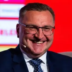 Ile zarabia Michniewicz? Zaskakujące fakty o jego wynagrodzeniu