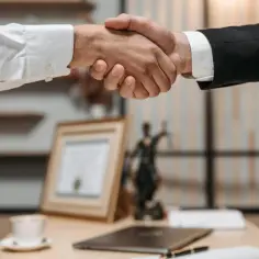 Kto to jest pracownik? Zrozumienie definicji i praw w Polsce
