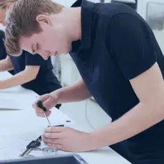 Czy pracownik młodociany może pracować w godzinach nadliczbowych? Oto prawda