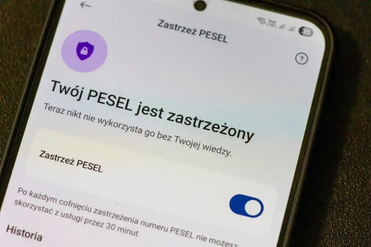 Ekran telefonu z informacją 
