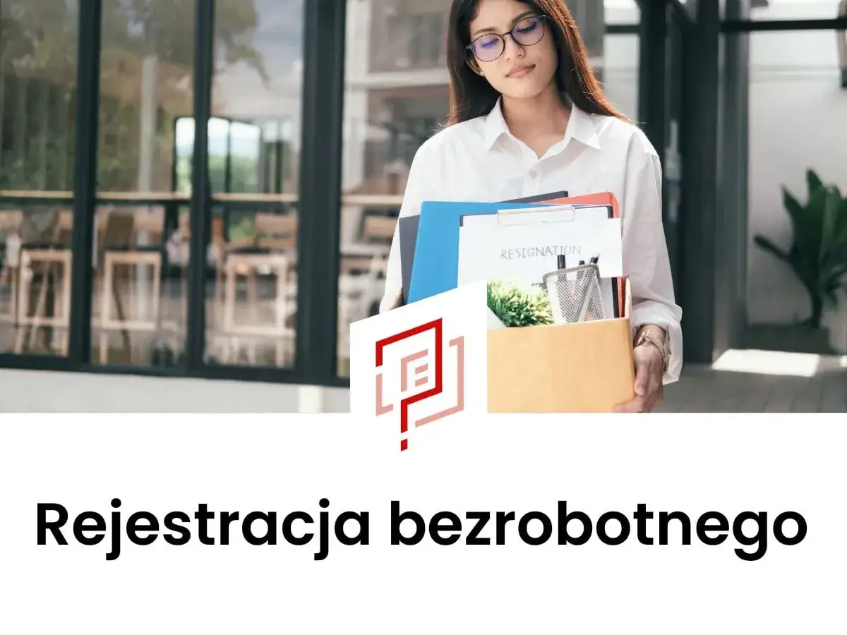 Kobieta z pudełkiem rzeczy po zwolnieniu, przygotowuje się do rejestracji jako bezrobotny.