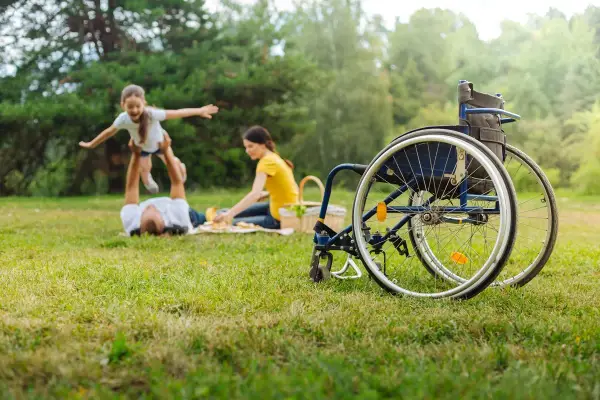 Świadczenie pielęgnacyjne 2026 - 3386 zł i praca bez utraty wsparcia