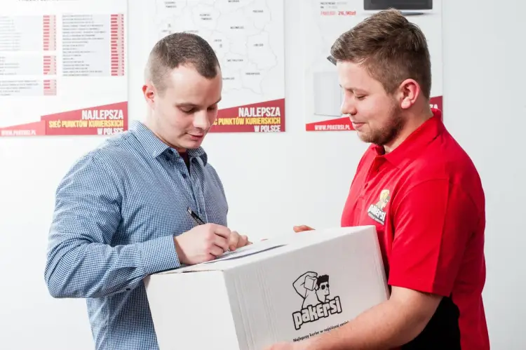 Zarobki kuriera w Polsce - Ile naprawdę zostaje na koncie?
